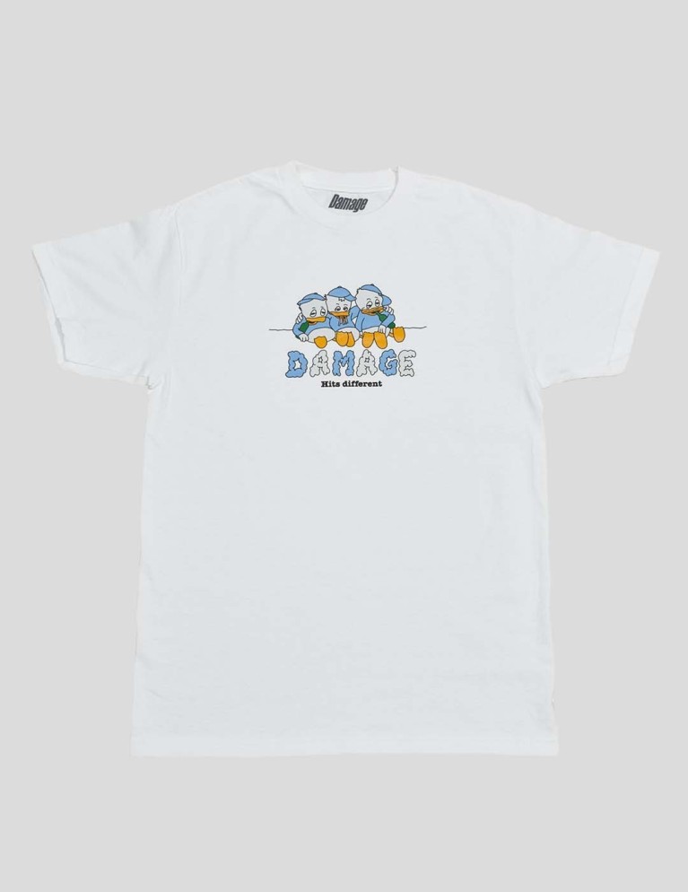 T-shirt DAMAGE hits different tee white